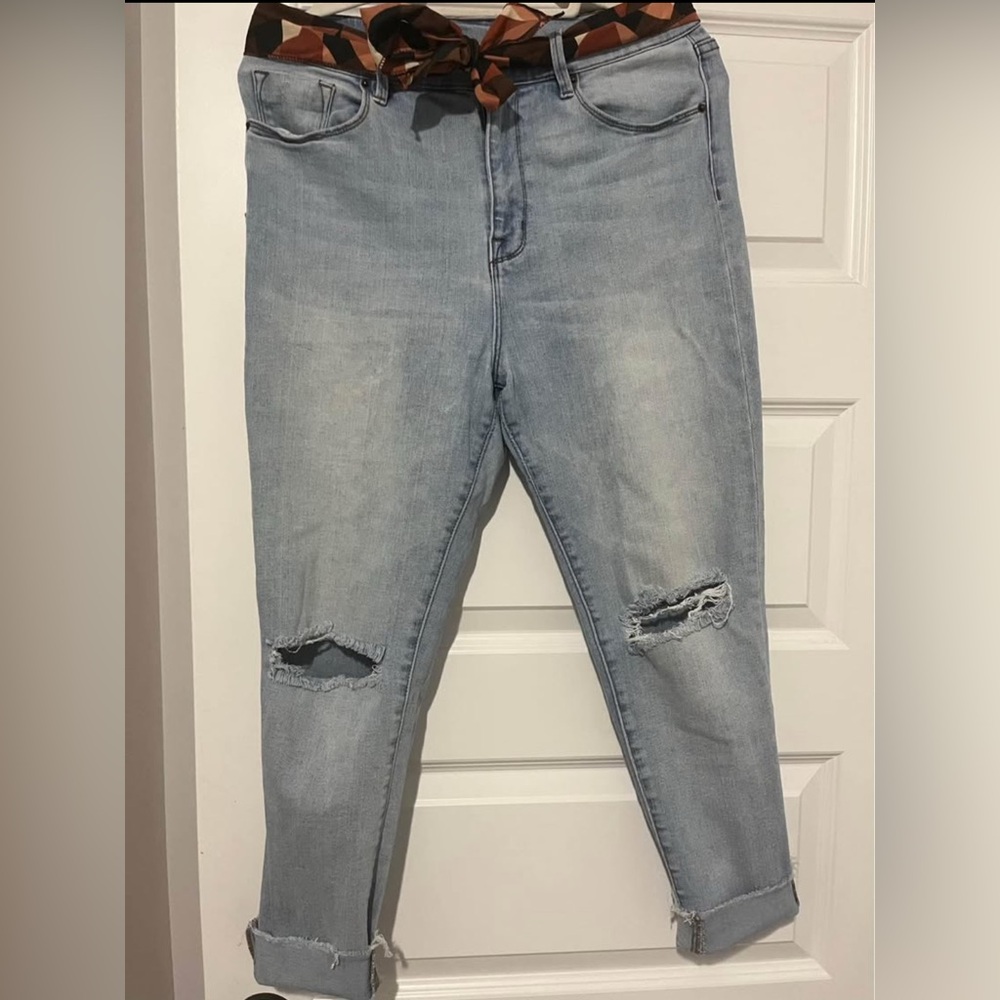 BDG Light Blue Distressed Women Cropped Jeans